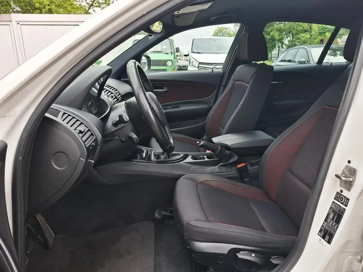 Gebraucht BMW 116 Advantage 122 PS (89 kW) 2010 Weiß Kleinwagen