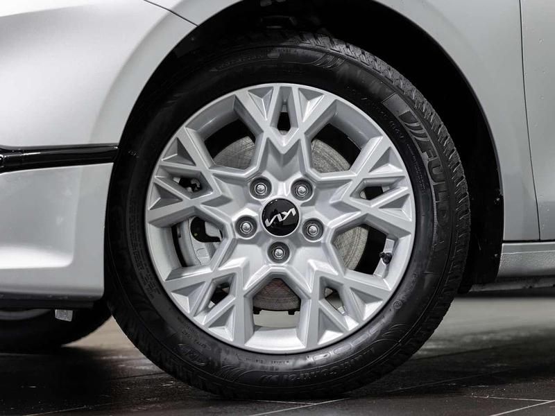 Gebraucht Kia Ceed Vision 140 PS (102 kW) 2025 Sparklingsilber Kleinwagen