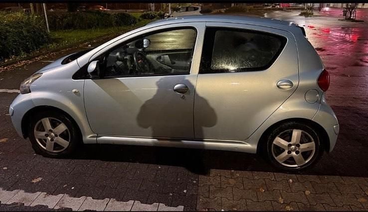 Blau Gebraucht 2005 Toyota Aygo Kleinwagen | 1.300 € (Guter Preis) - Bild 1/4