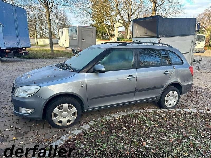 Grau Gebraucht 2013 Skoda Fabia Kombi | 1.999 € (Superpreis) - Bild 1/4