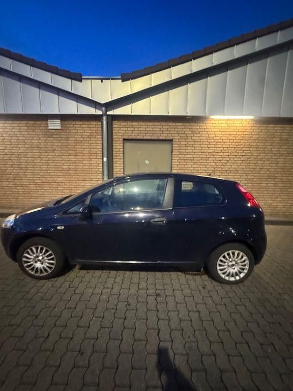 Gebraucht Fiat Punto Dynamic 65 PS (47 kW) 2009 Violet Limousine