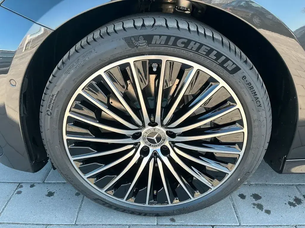 Gebraucht Mercedes E300 AMG line 313 PS (230 kW) 2025 Grau Limousine