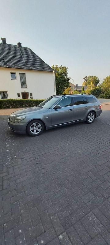 Silber Gebraucht 2010 BMW 520 Kombi | 6.995 € (Superpreis) - Bild 1/4