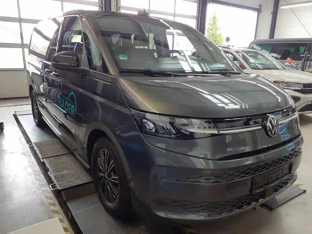 Second-hand VW Multivan Life 150 CP (110 kW) 2025 Gri Monovolum