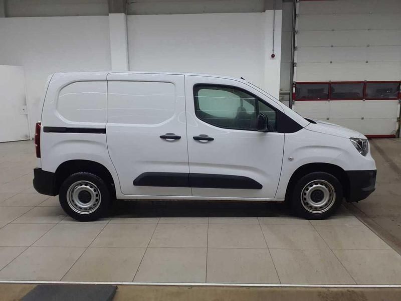 Gebraucht Opel Combo 102 PS (75 kW) 2024 Kaolin weiß Van