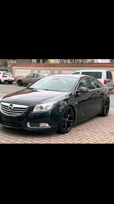 Schwarz Gebraucht 2010 Opel Insignia Limousine | 7.200 € (Teuer) - Bild 1/4