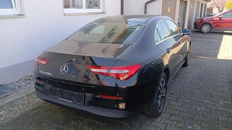 Gebraucht Mercedes CLA250e 218 PS (160 kW) 2023 Schwarz Limousine