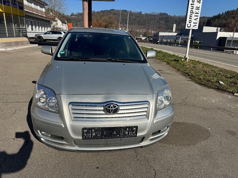 Gebraucht Toyota Avensis Sol 147 PS (108 kW) 2004 Gold Limousine