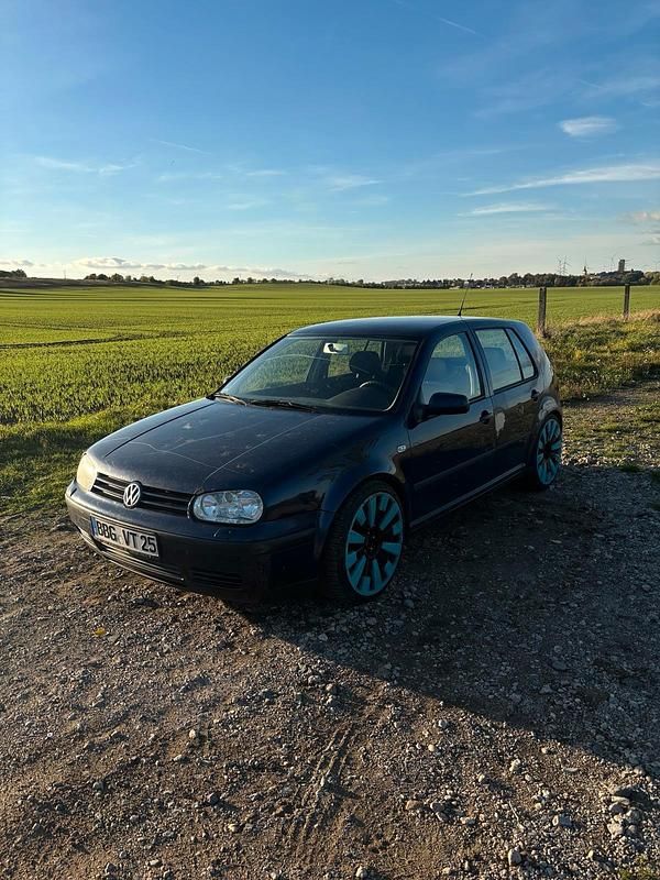 Blau Gebraucht 2002 VW Golf IV Kleinwagen | 500 € (Guter Preis) - Bild 1/4