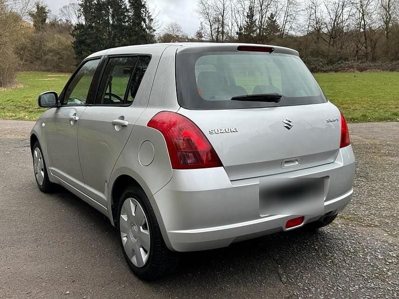 Second-hand Suzuki Swift 92 CP (67 kW) 2006 Argintiu Hatchback