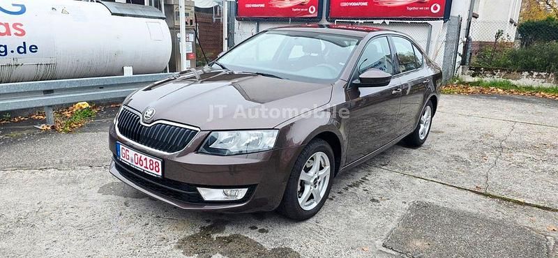 Braun Gebraucht 2013 Skoda Octavia Ambition Limousine | 7.400 € (Teuer) - Bild 1/4