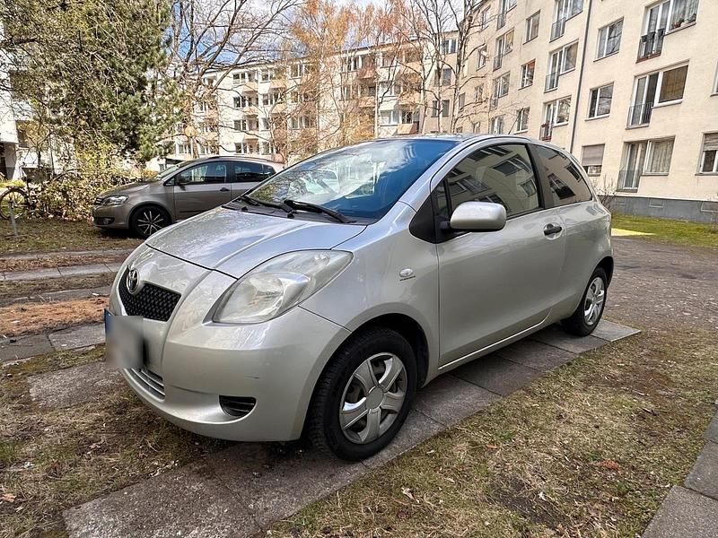 Gebraucht Toyota Yaris 68 PS (50 kW) 2007 Silber Kleinwagen