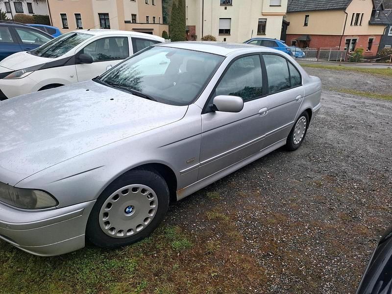 Gebraucht BMW 520 170 PS (125 kW) 2002 Silber Limousine