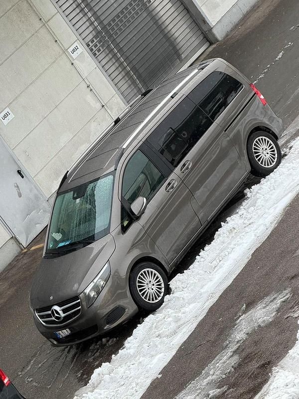 Gebraucht Mercedes V220 163 PS (119 kW) 2015 Braun Van / Kleinbus