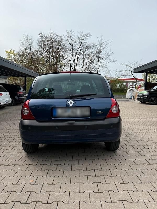 Używany Renault Clio II 75 KM (55 kW) 2002 Niebieski Hatchback