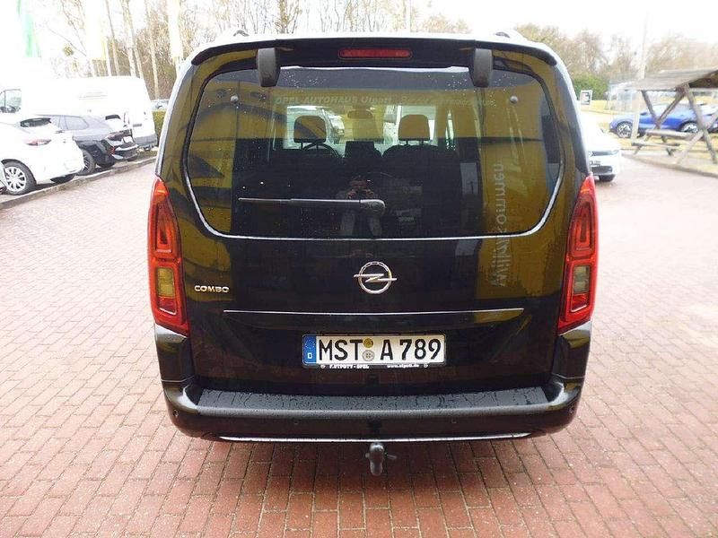 Gebraucht Opel Combo Ultimate 131 PS (96 kW) 2022 Diamant schwarz/karbon schwarz Van / Kleinbus
