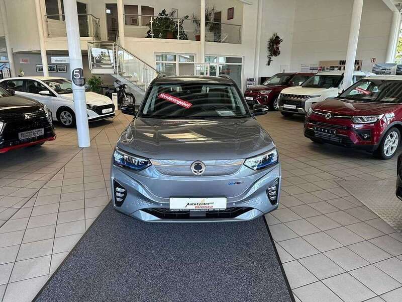 Platinium gray Neu 2024 Ssangyong Korando SUV | 29.390 € - Bild 1/4
