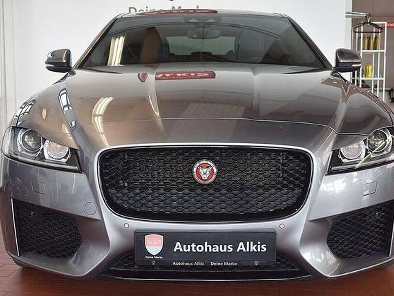 Gebraucht Jaguar XF Chequered Flag 300 PS (220 kW) 2020 Eiger grey metallic (metallic) Limousine