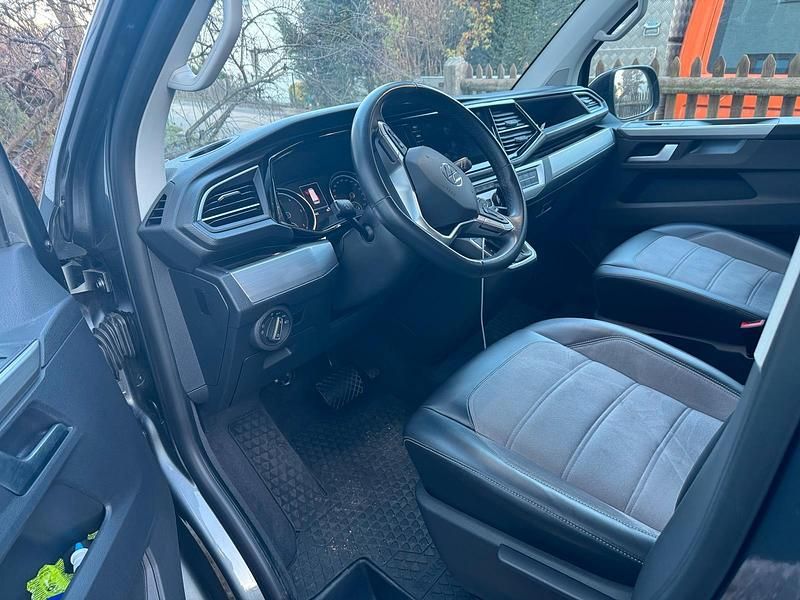 Gebraucht VW Multivan 199 PS (146 kW) 2021 Grau Van