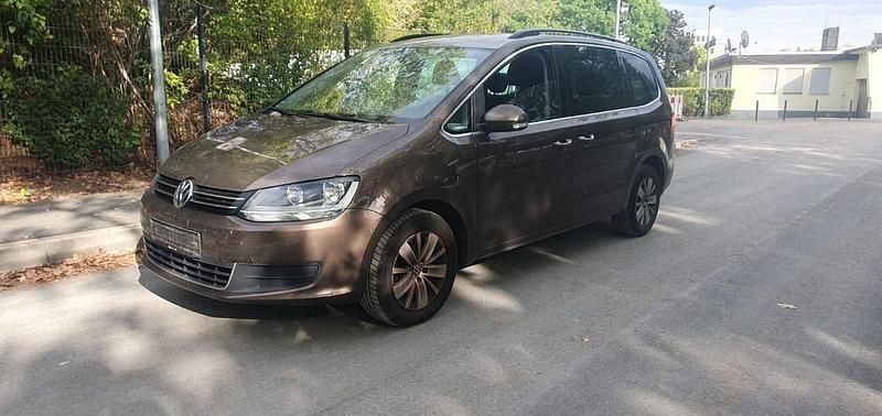 Braun Gebraucht 2012 VW Sharan Comfortline Van / Kleinbus | 7.100 € (Guter Preis) - Bild 1/4