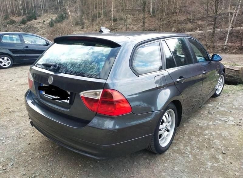 Gebraucht BMW 318 129 PS (94 kW) 2006 Grau Kombi