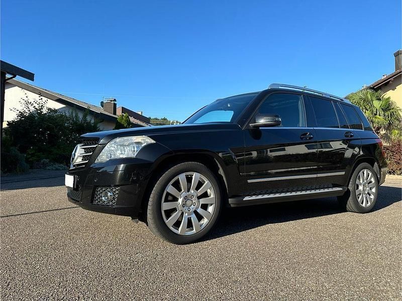 Schwarz Gebraucht 2008 Mercedes GLK320 SUV | 8.200 € (Fairer Preis) - Bild 1/4