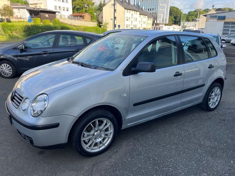 Gebraucht VW Polo Basis 75 PS (55 kW) 2003 Silber Limousine