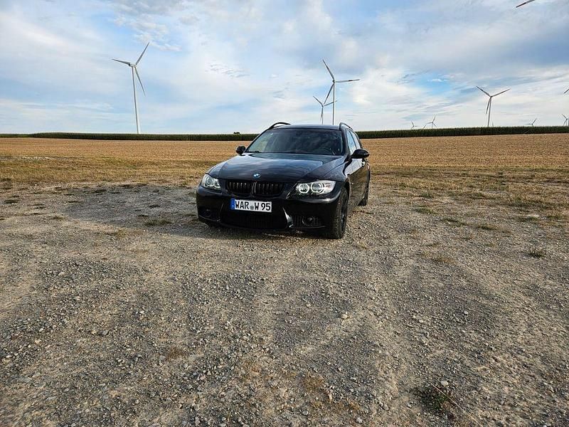 Gebraucht BMW 320 163 PS (119 kW) 2007 Schwarz Kombi