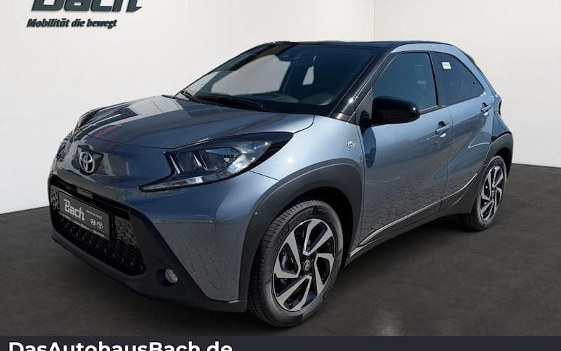 Grau Neu 2025 Toyota Aygo Kleinwagen | 19.990 € - Bild 1/4