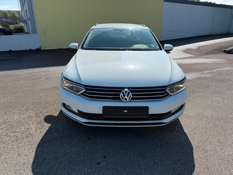 Weiß Gebraucht 2015 VW Passat Kombi | 8.499 € - Bild 1/4