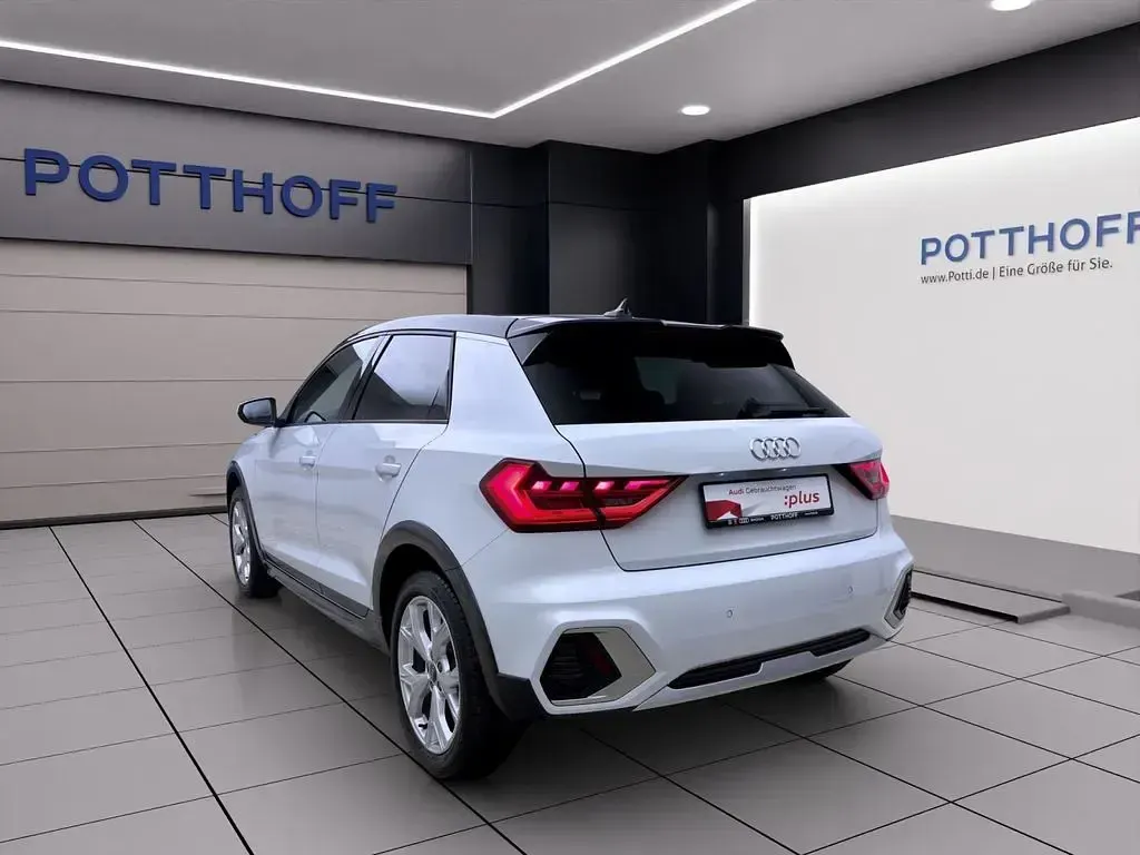 Gebraucht Audi A1 S-Line 150 PS (110 kW) 2025 Gletscherweiß metallic SUV