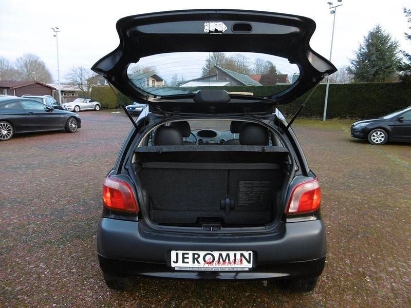 Gebraucht Toyota Yaris 68 PS (50 kW) 2001 Schwarz Limousine