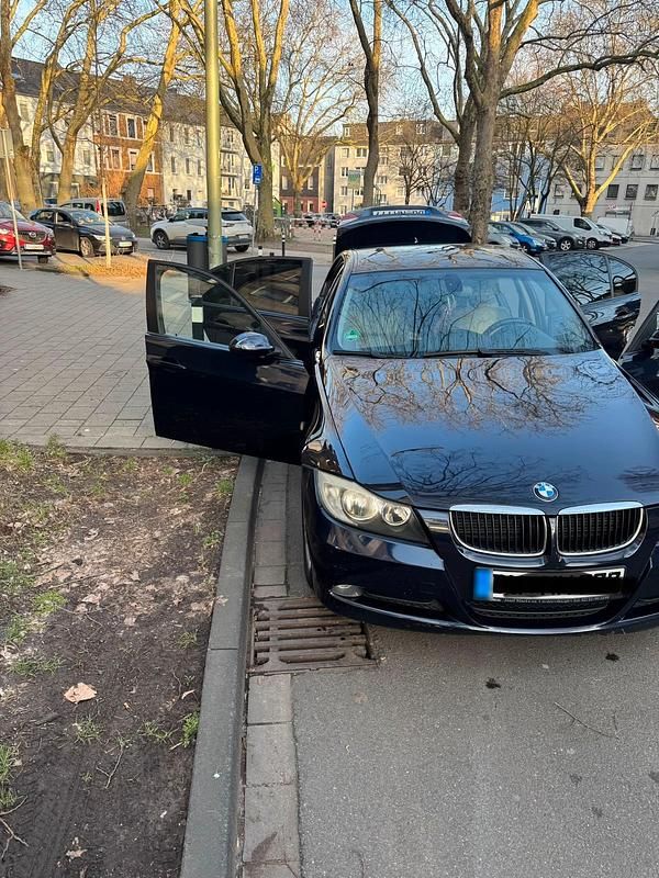 Gebraucht BMW 318 143 PS (105 kW) 2008 Blau Limousine