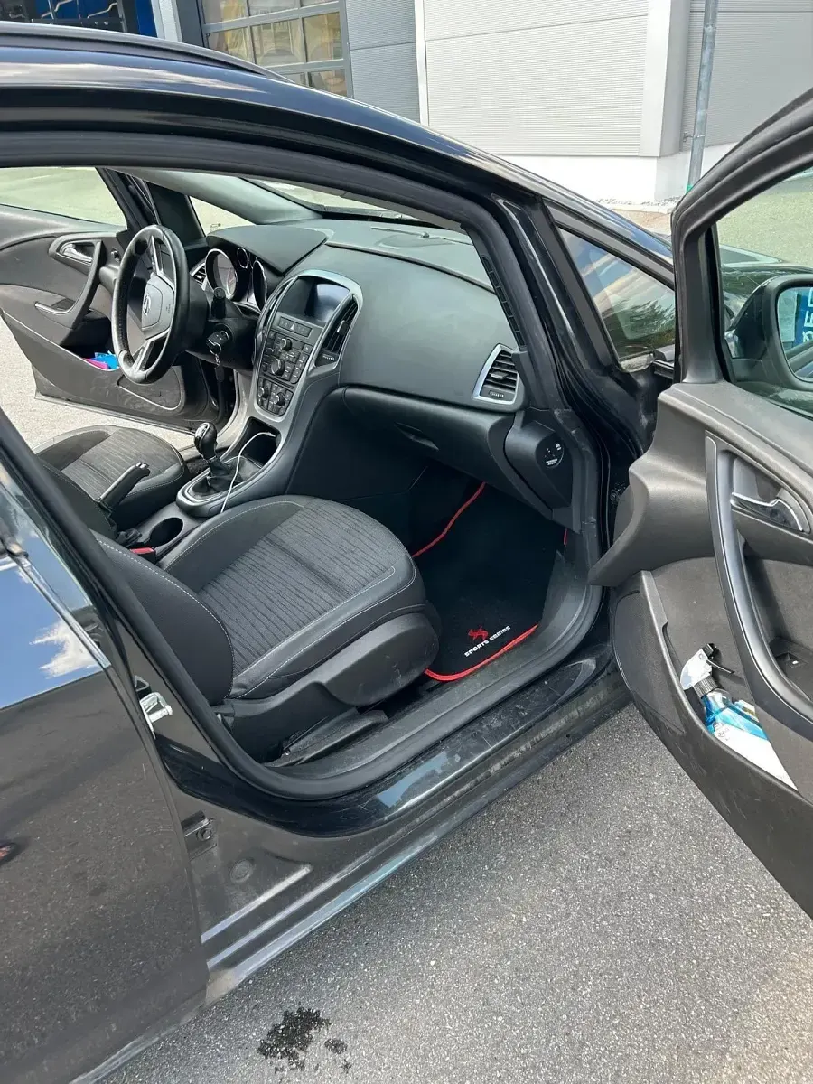 Gebraucht Opel Astra 140 PS (102 kW) 2015 Schwarz Kombi