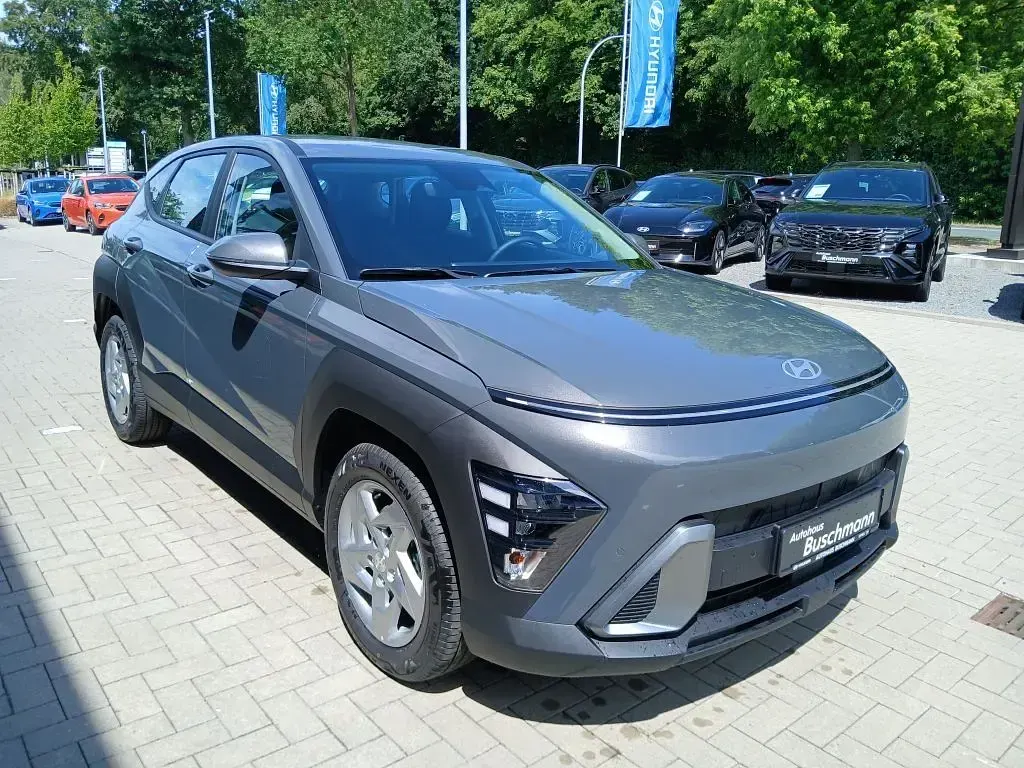 Neu Hyundai Kona Select 150 PS (110 kW) 2026 Grau SUV