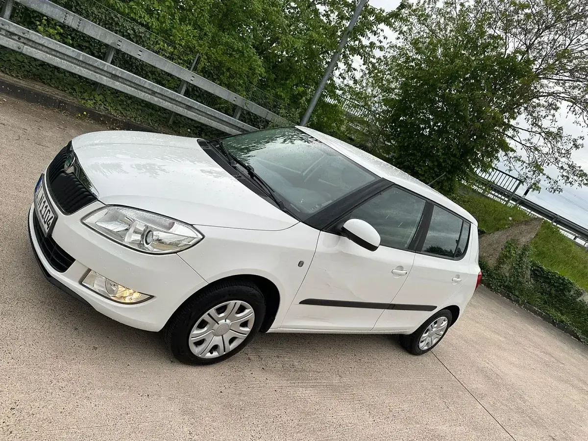 Gebraucht Skoda Fabia 60 PS (44 kW) 2012 Weiß Kleinwagen