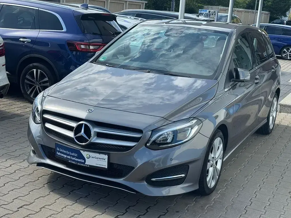 Gebraucht Mercedes B200 Urban 156 PS (114 kW) 2017 Grau Kleinwagen