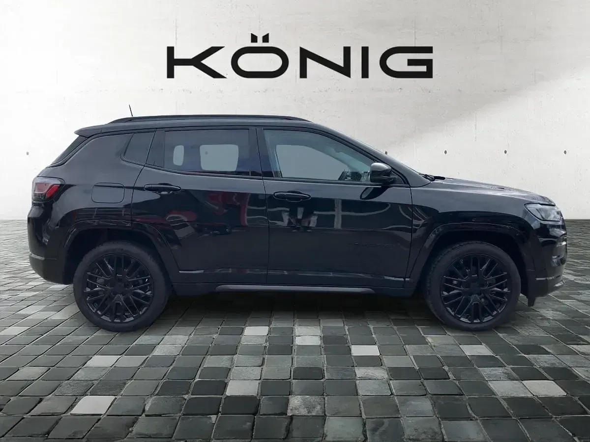 Usado Jeep Compass Altitude 131 HP (96 kW) 2023 Preto SUV