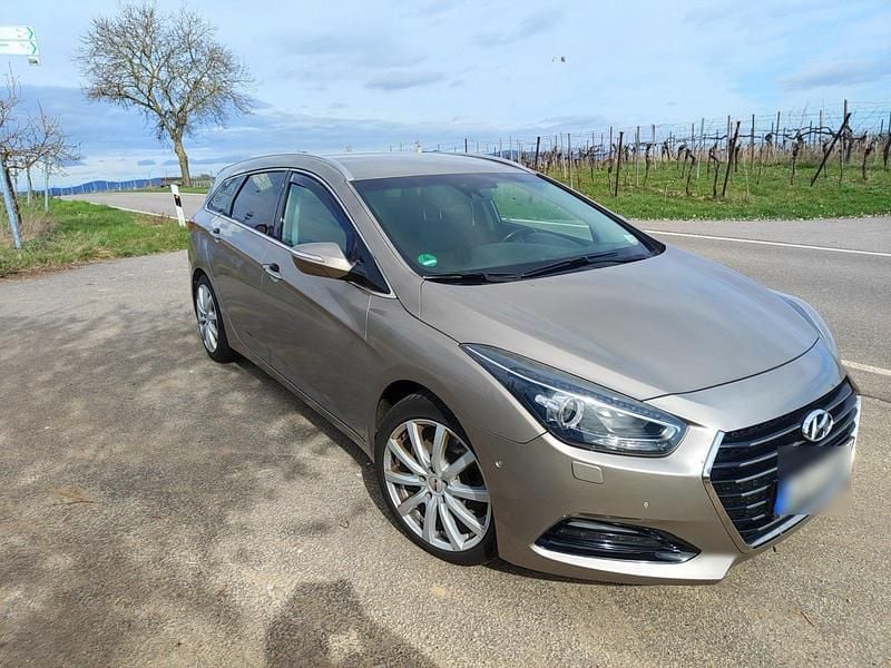 Gebraucht Hyundai i40 Premium 116 PS (85 kW) 2015 Beige Kombi