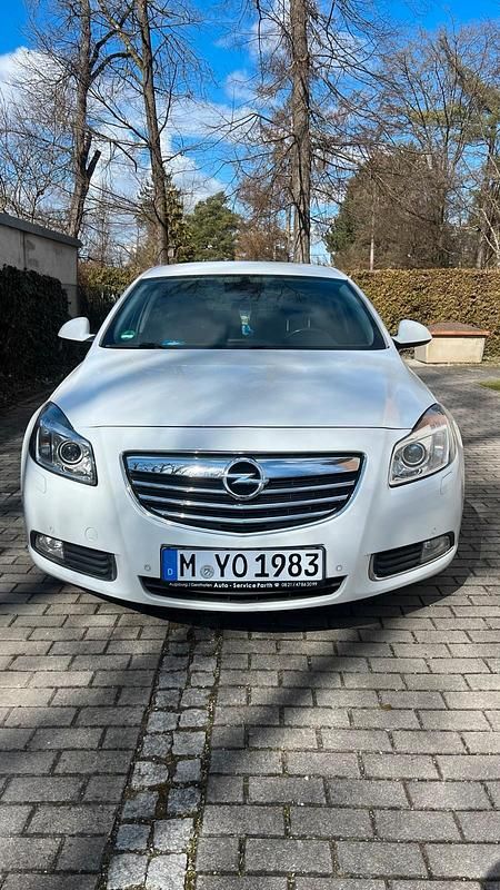 Gebraucht Opel Insignia 170 PS (125 kW) 2011 Weiß Limousine