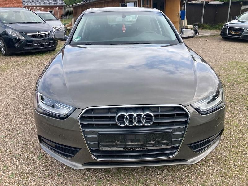 Gebraucht Audi A4 Attraction 170 PS (125 kW) 2012 Grau Limousine