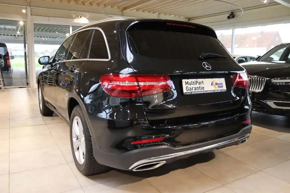 Gebraucht Mercedes GLC250 AMG line 204 PS (150 kW) 2018 Obsidianschwarz  met... SUV