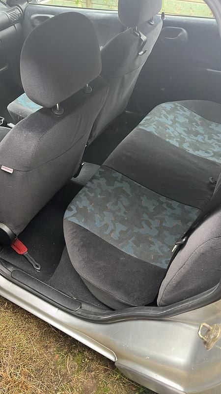 Gebraucht Opel Corsa Edition 68 PS (50 kW) 2000 Silber Kleinwagen