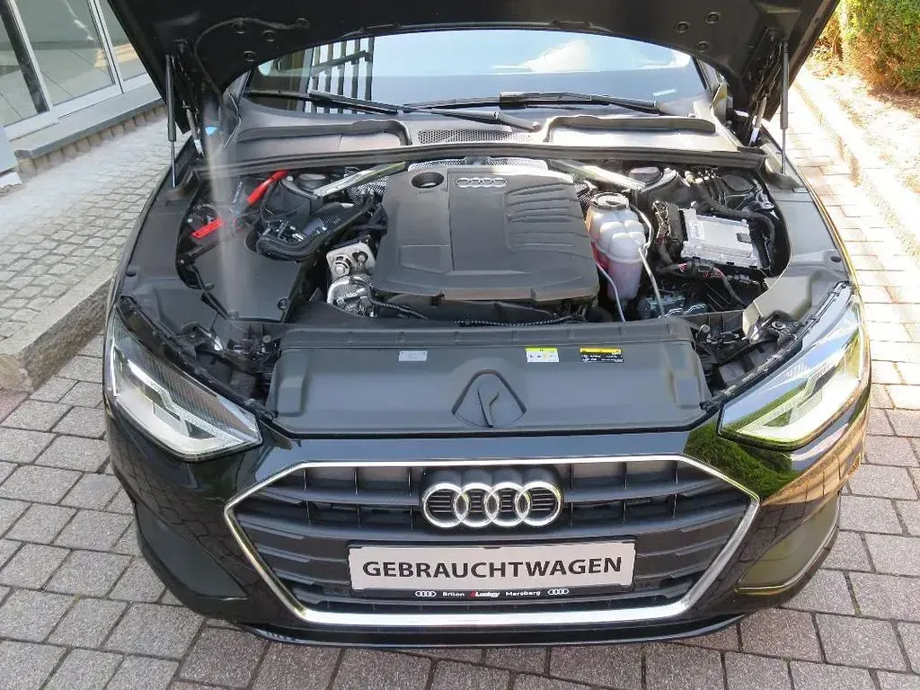 Gebraucht Audi A4 163 PS (119 kW) 2022 Schwarz Kombi