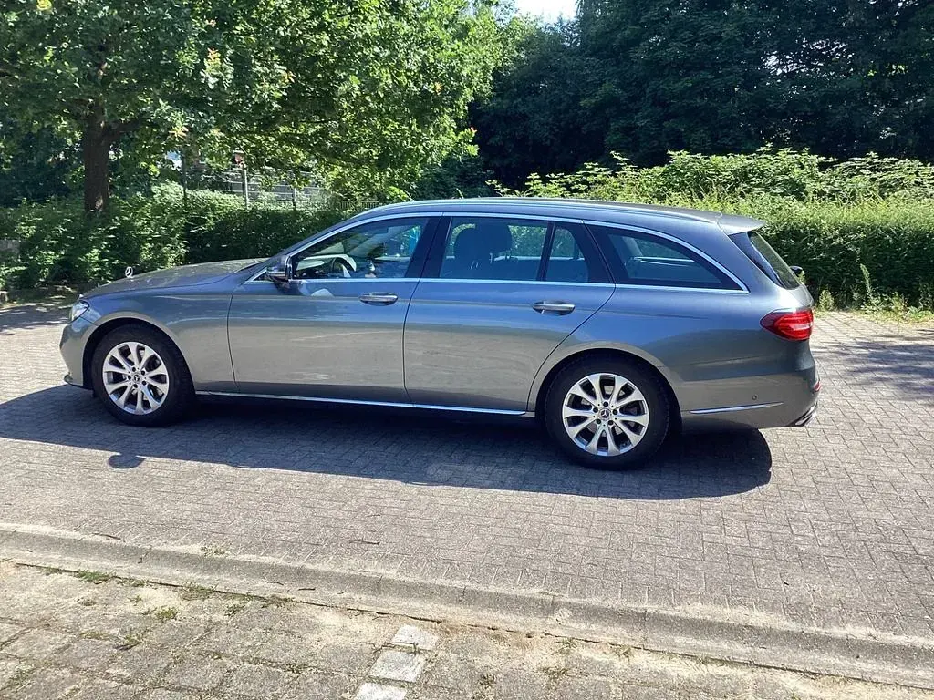 Gebraucht Mercedes E200 197 PS (144 kW) 2019 Grau Limousine