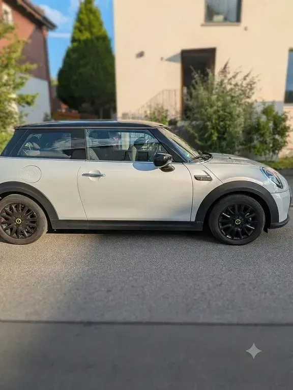 Gebraucht Mini Cooper SE Classic 135 kW (184 PS) 2022 Weiß Kleinwagen