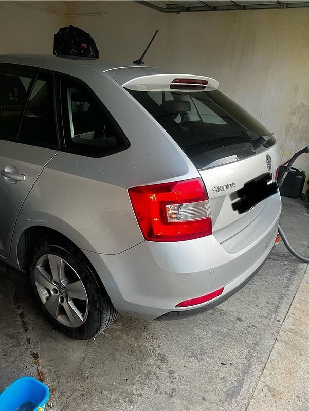 Grau Gebraucht 2017 Skoda Rapid Limousine | 9.300 € (Etwas zu teuer) - Bild 1/4
