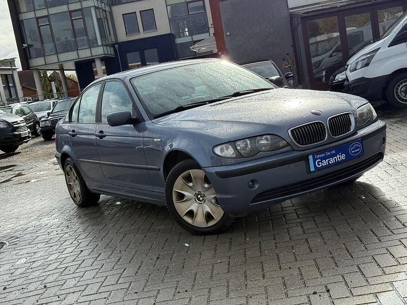 Blau Gebraucht 2004 BMW 316 Lifestyle Limousine | 2.999 € (Teuer) - Bild 1/4