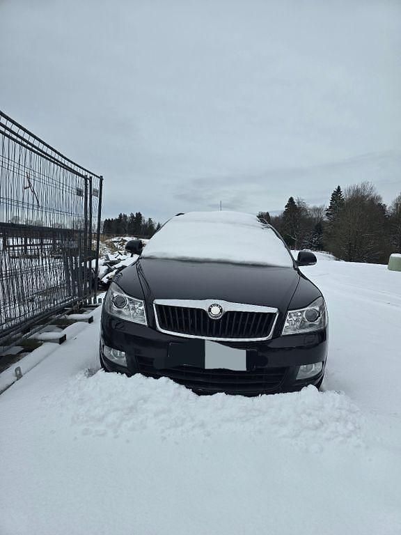 Gebraucht Skoda Octavia Elegance 105 PS (77 kW) 2010 Schwarz Kombi