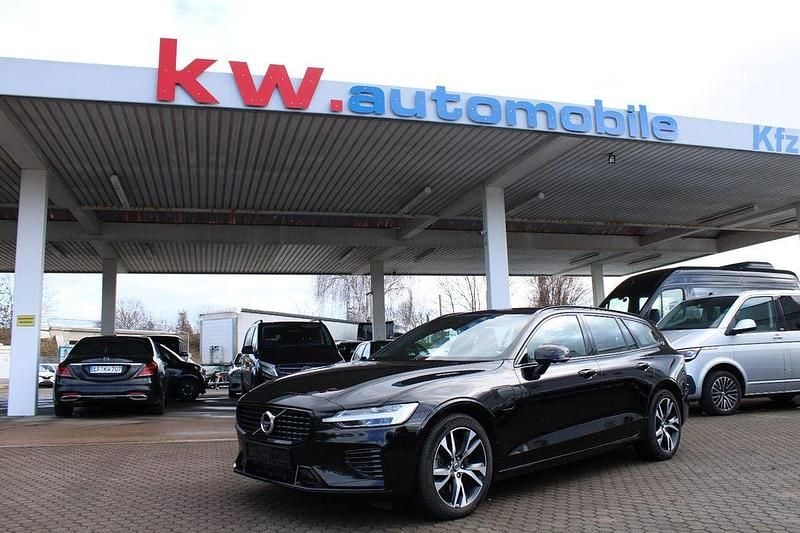 Schwarz Gebraucht 2021 Volvo V60 R-Design Kombi | 31.900 € (Superpreis) - Bild 1/4